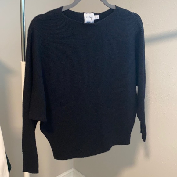 black knit long sleeve batwing top - Picture 1 of 4